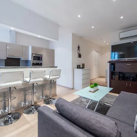 Apartman Stunning 1 Bed Apt W/decorated Int, Sleeps 6 Cannes