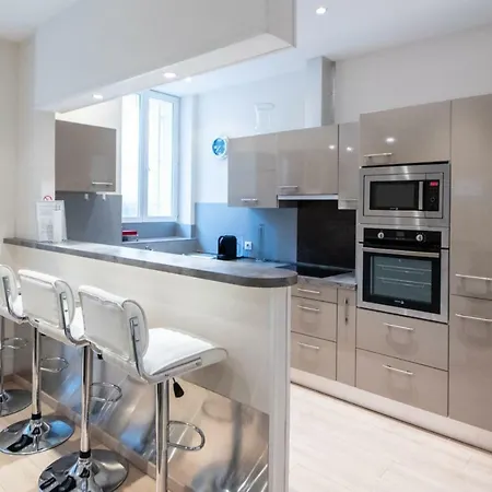 Stunning 1 Bed Apt W/decorated Int, Sleeps 6 * Cannes
