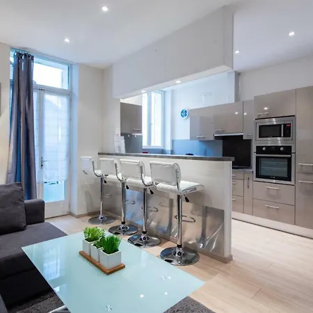 Stunning 1 Bed Apt W/decorated Int, Sleeps 6 * Cannes